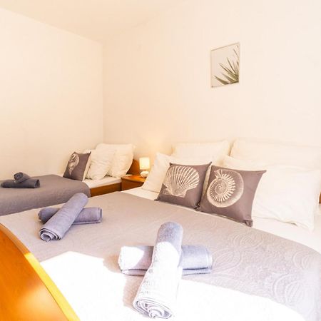 Apartment And Room Bacic Metajna Quarto foto