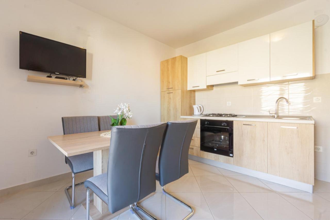 Apartment And Room Bacic Metajna Exterior foto