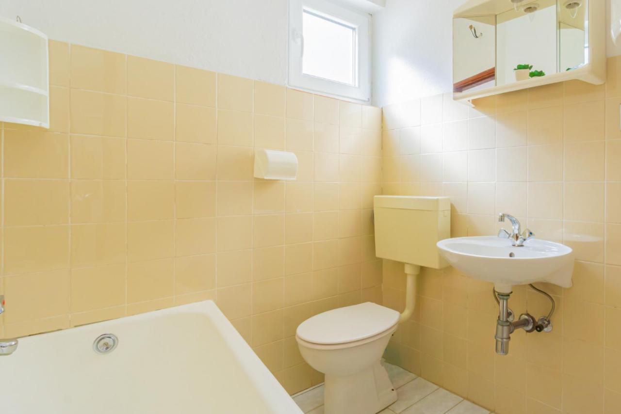 Apartment And Room Bacic Metajna Exterior foto