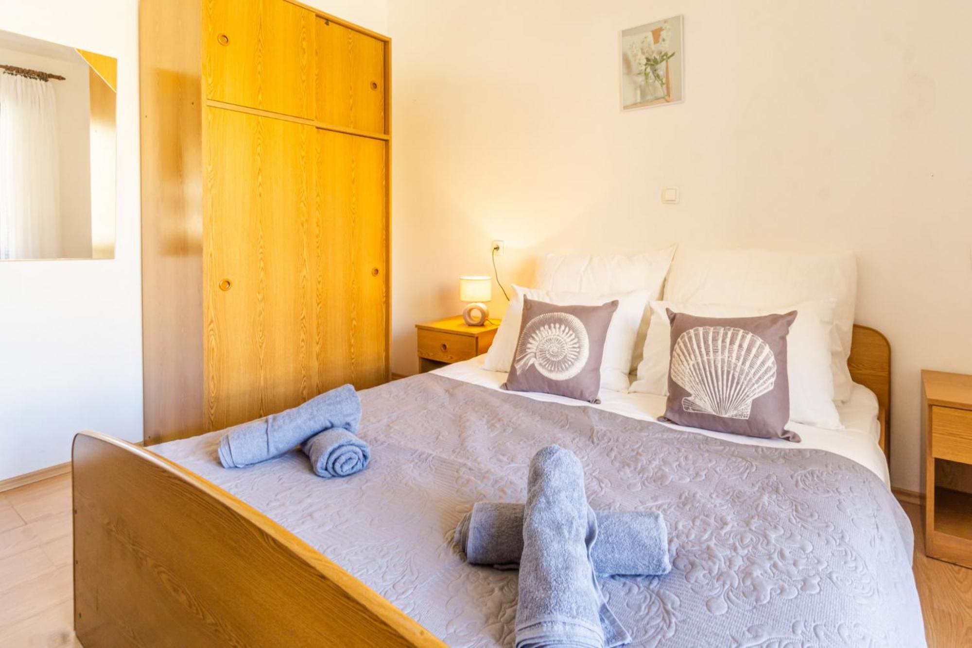 Apartment And Room Bacic Metajna Quarto foto