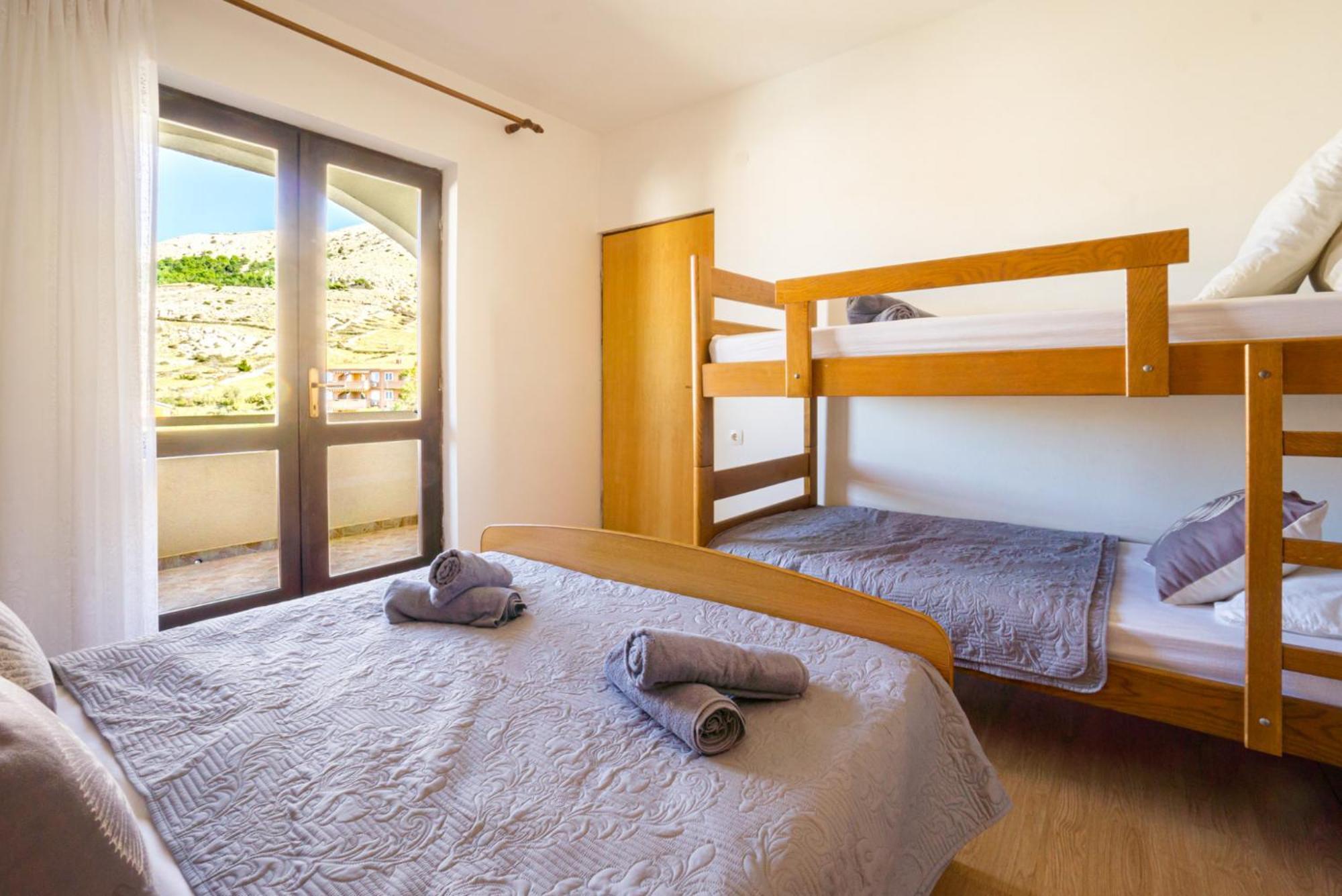 Apartment And Room Bacic Metajna Quarto foto