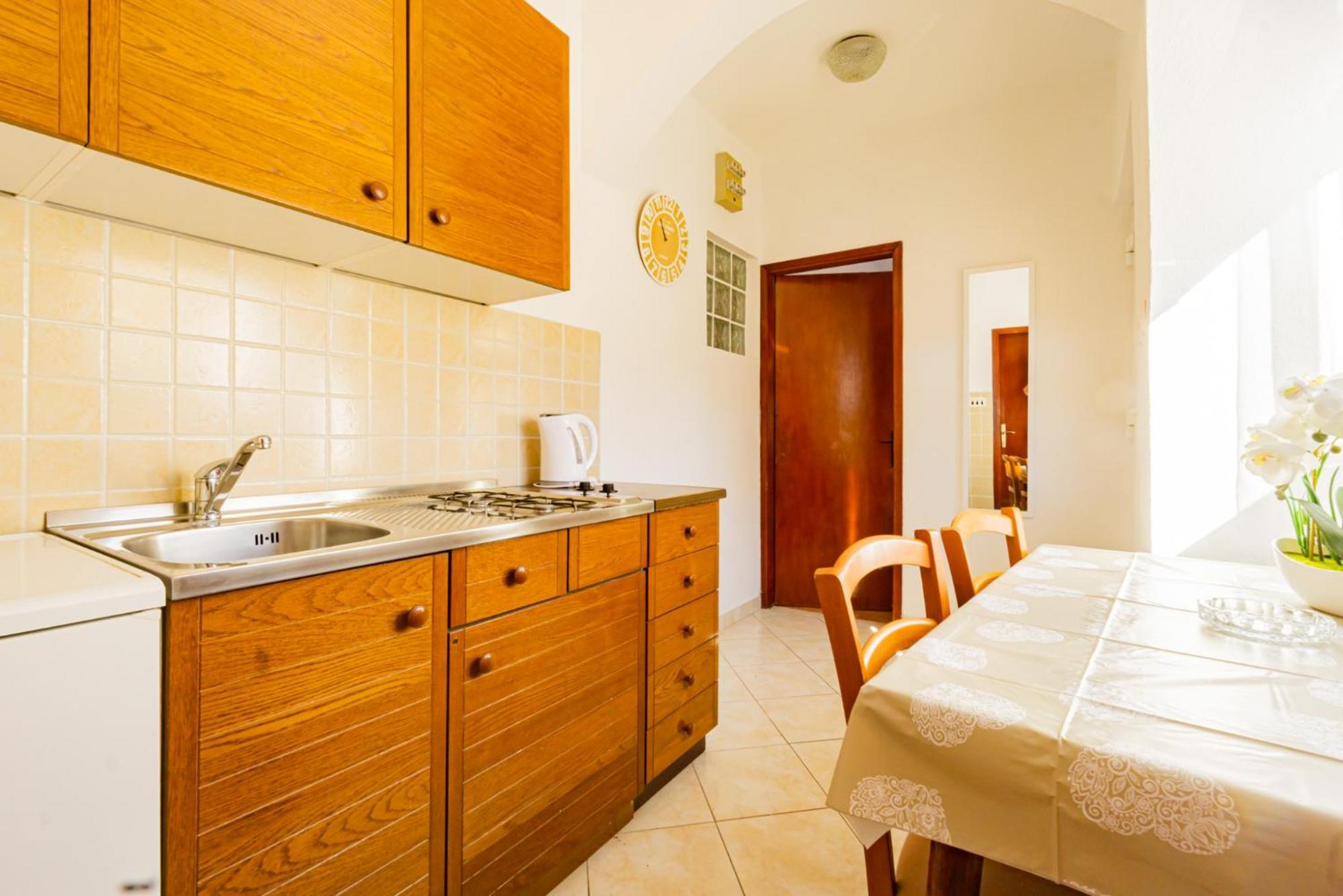 Apartment And Room Bacic Metajna Quarto foto